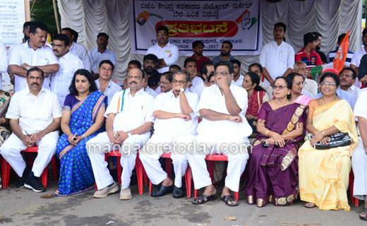 Congress protest 3